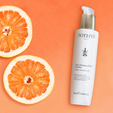 Sothys Vitality mleczko do demakijażu dla skóry normalnej 200 ml z linii witaminowej dla młodej skóry na tle świeżych cytrusów