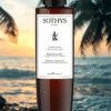 aromatyczny olejek pod prysznic Sothys Aromatic Shower Oil Sandalwood & Jasmine Escape 200 ml – olejek pod prysznic z nutą jaśminu i drzewa sandałowego, ujęcie pionowe z cieniem